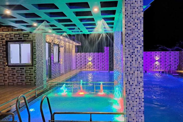 Pool 16 of 30