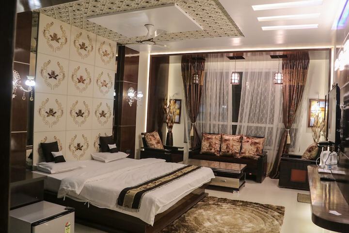 Room 7 of 13