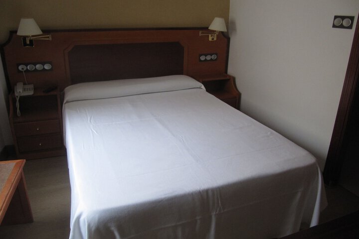 Room 6 of 30