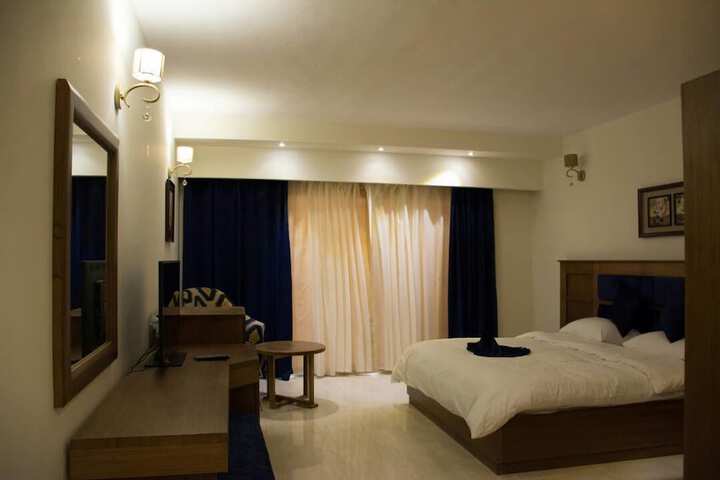 Room 13 of 36