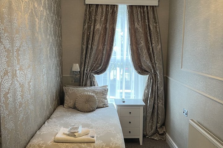 Room 25 of 54