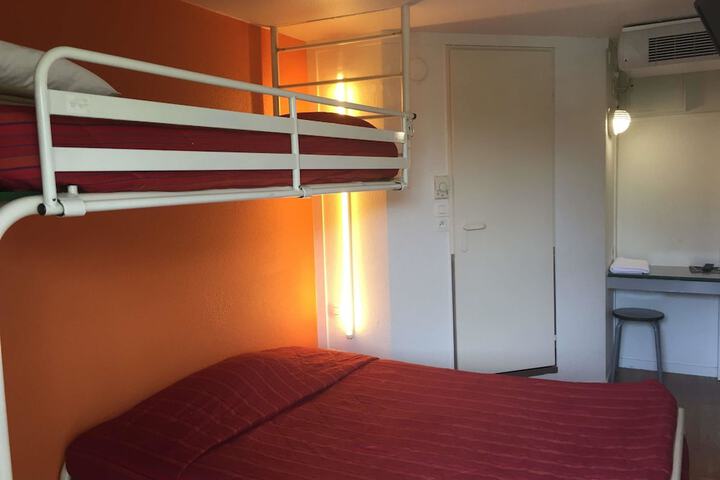 Room 9 of 48