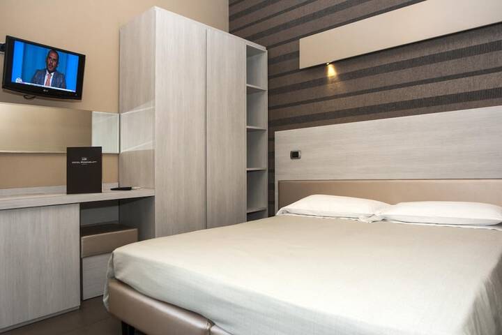 Room 8 of 53