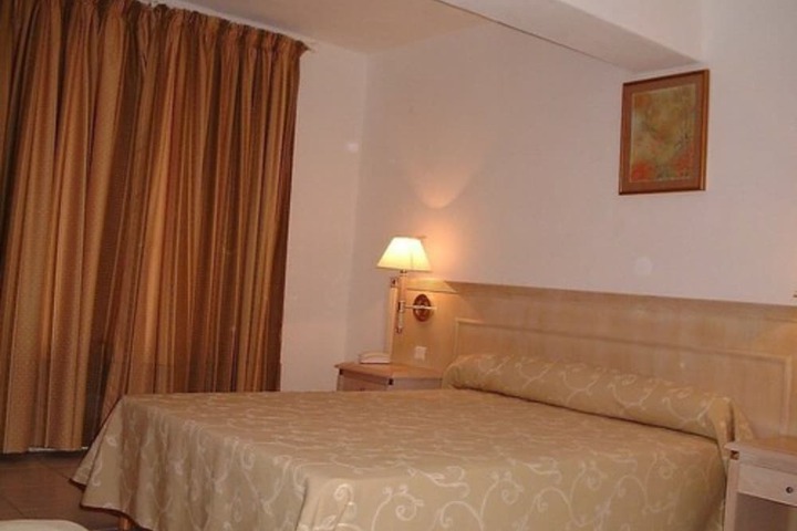 Room 5 of 20