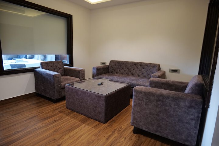 Room 15 of 37
