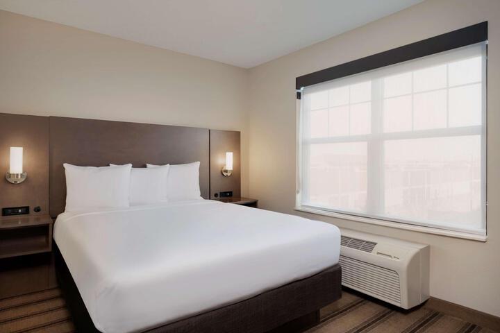 1 King Bed (3 of 13)