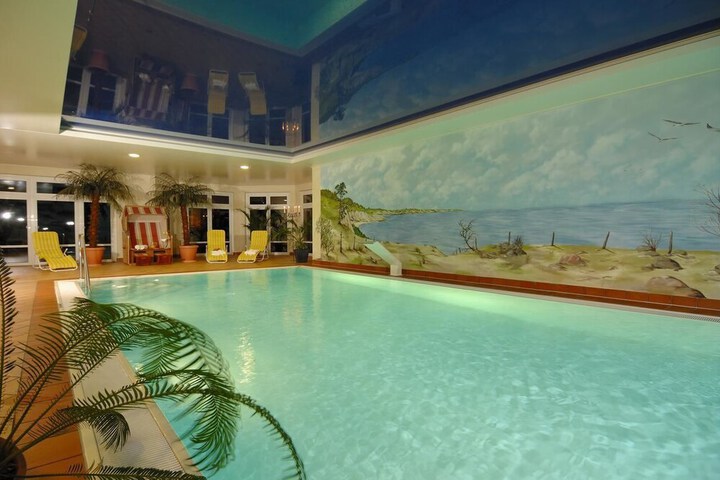 Pool Hotel