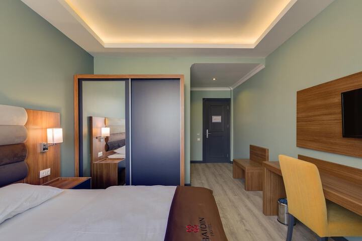 Room 17 of 48