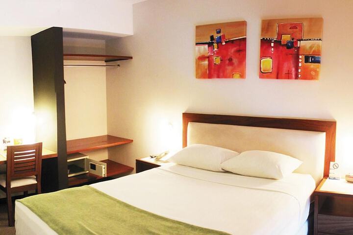 Room 25 of 66