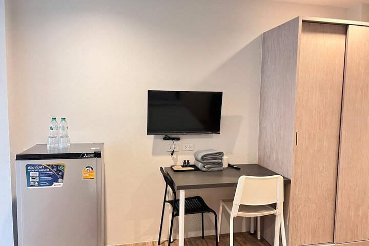 Room 2 of 37