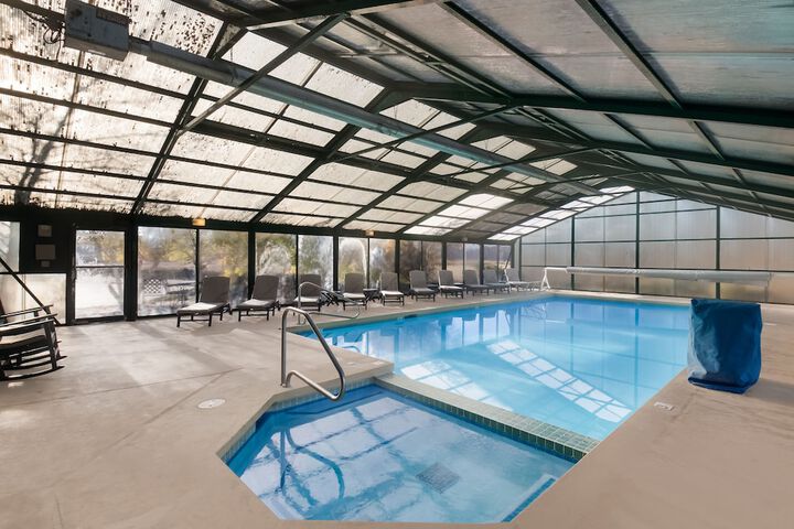 Pool 43 of 60