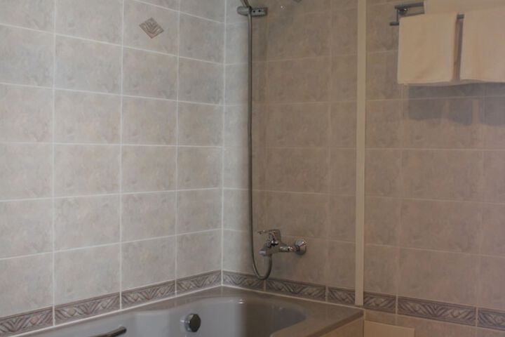 Room 46 of 108