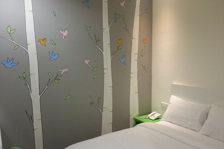 Room 9 of 38