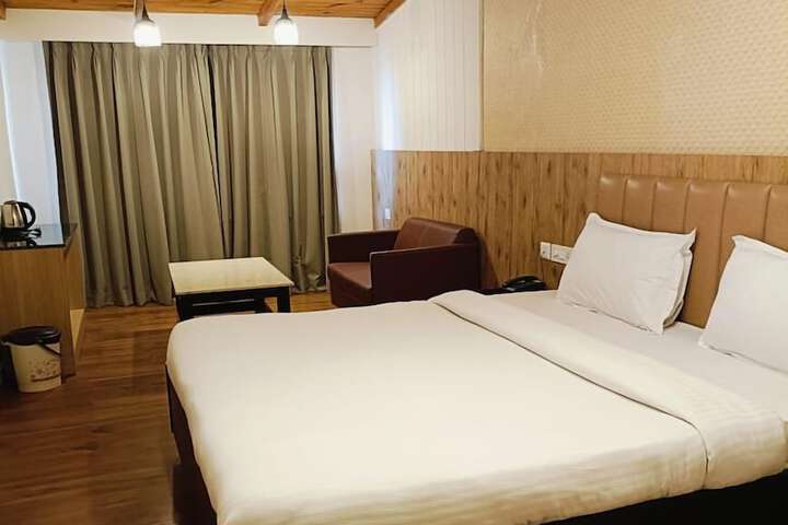 Room 13 of 28