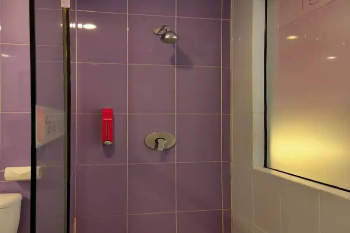 Room 21 of 43