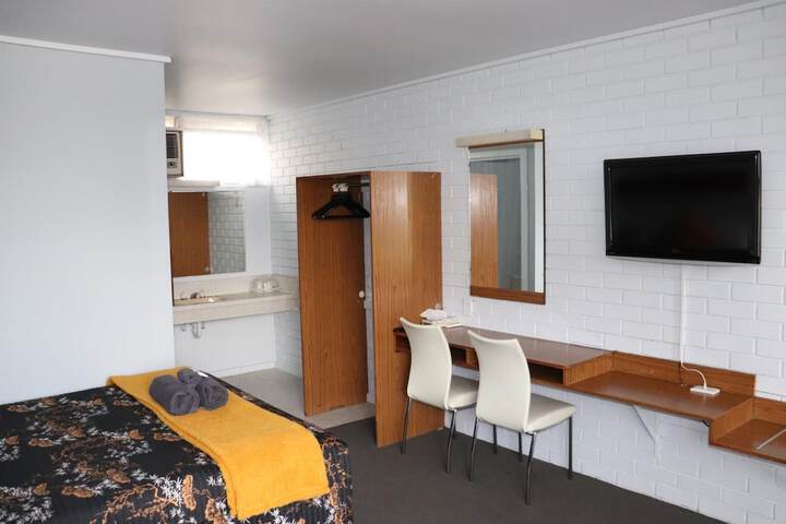 Room 26 of 61