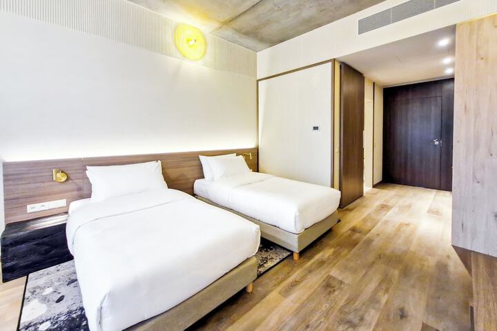 Room 8 of 61