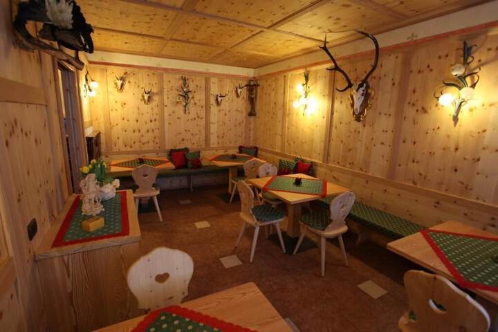 Lounge 14 of 22