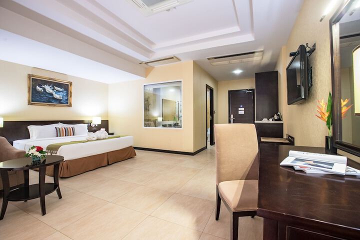 Room 6 of 50