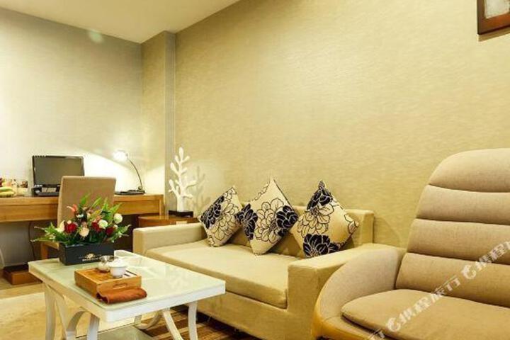 Golden Bridge Garden Hotel
