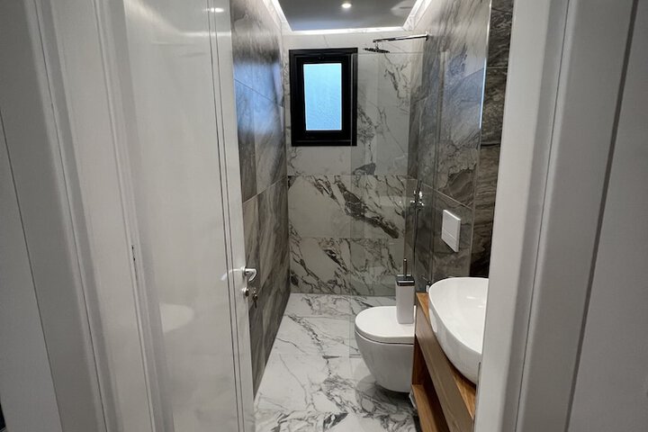 Room 107 of 191