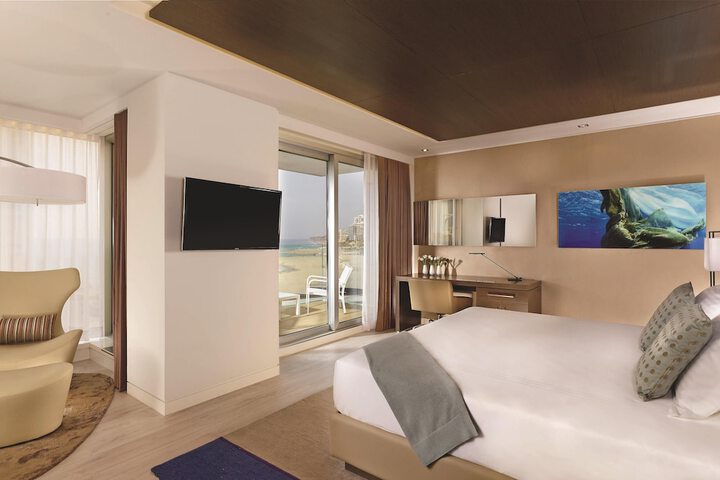 Room 34 of 158