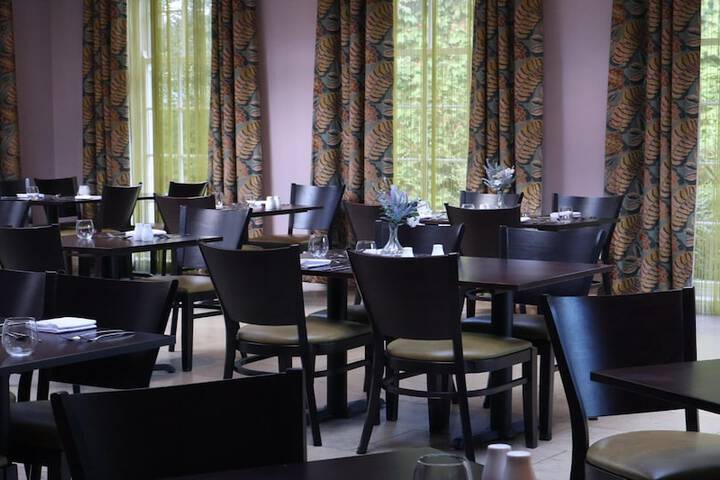 Dining 47 of 76