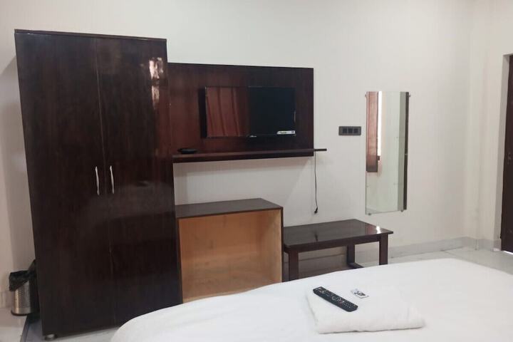 Room 17 of 38
