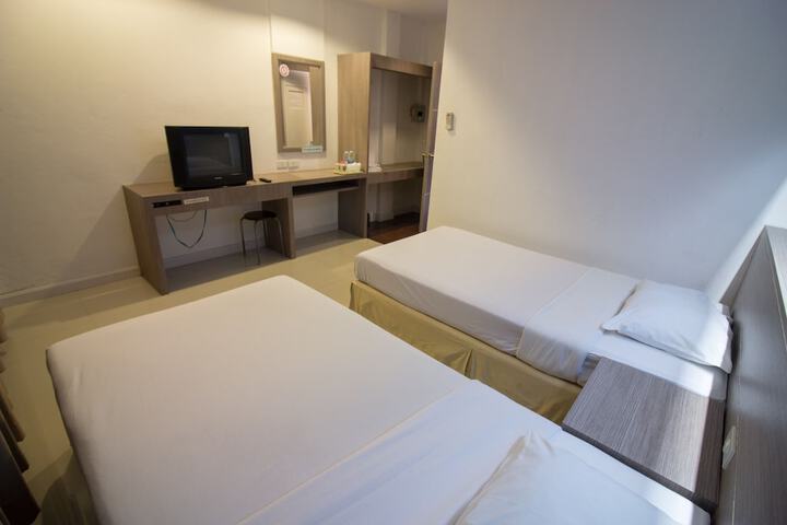 Room 17 of 37