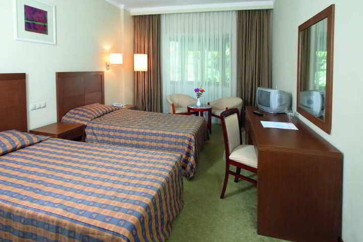 Room 11 of 19