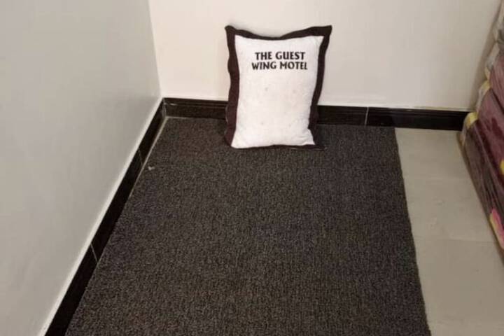 Room 4 of 9