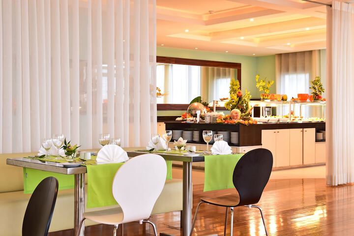 Dining 159 of 250