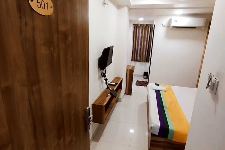 Room 9 of 38