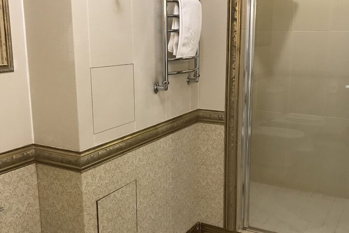 Room 23 of 42