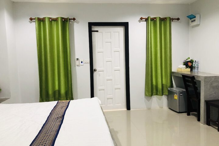 Room 13 of 38