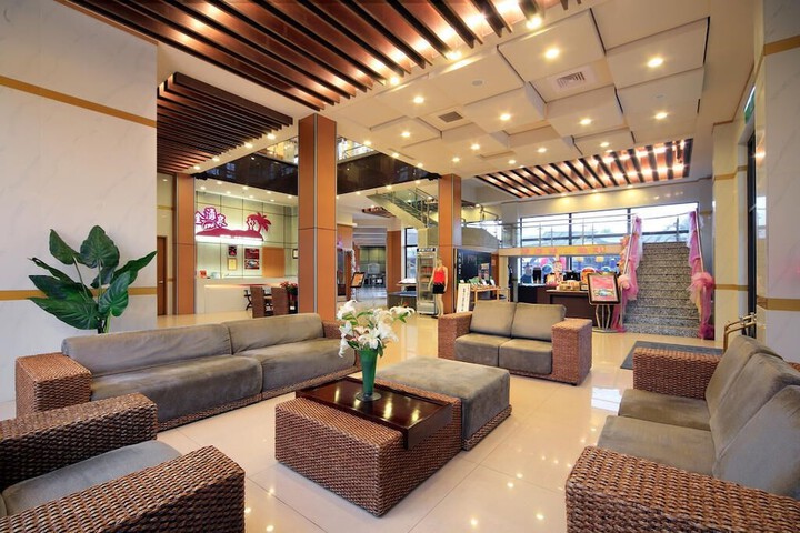 Entrance & Lobby