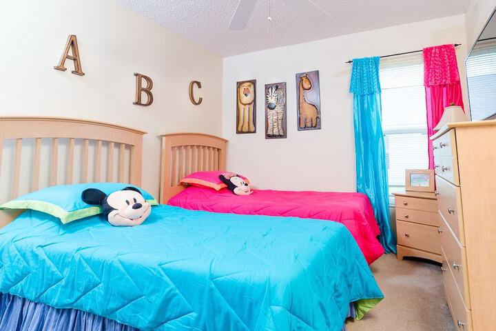 Room 11 of 34