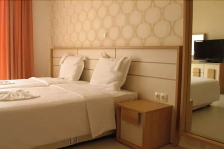 Room 3 of 16