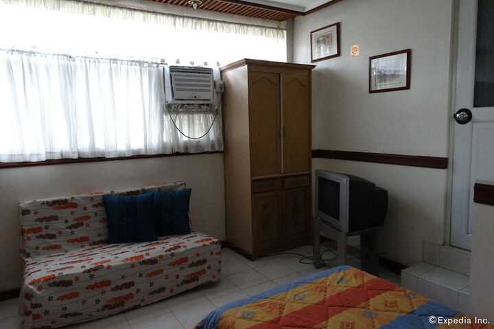 Room 8 of 28