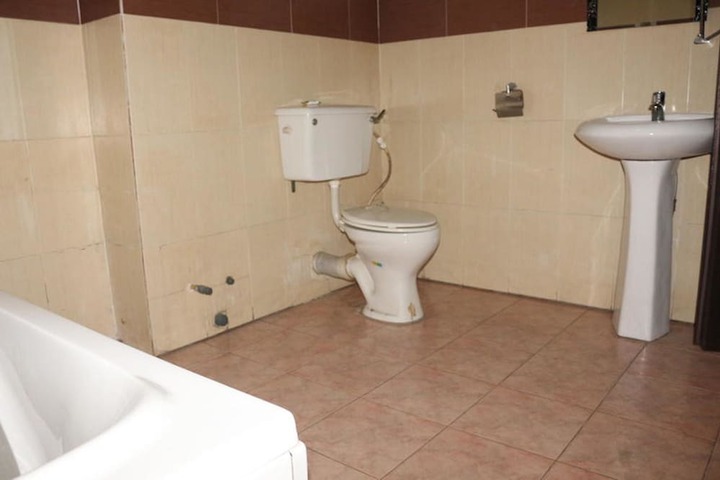 Room 8 of 18