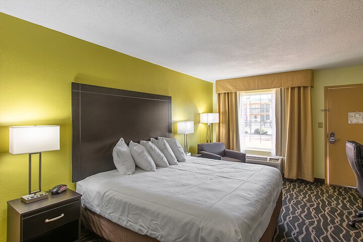 Standard Room, King or Two Doubles (5 of 24)