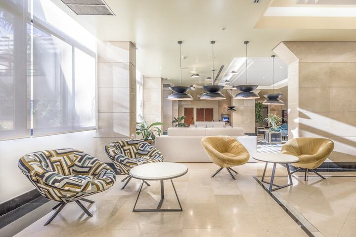 Entrance & Lobby