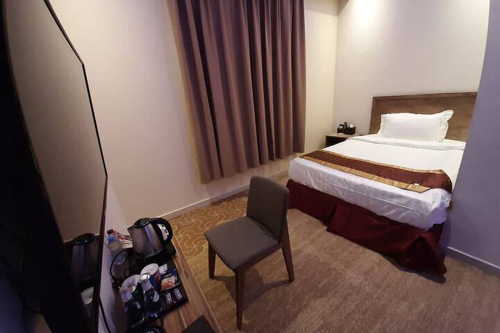 Room 3 of 65