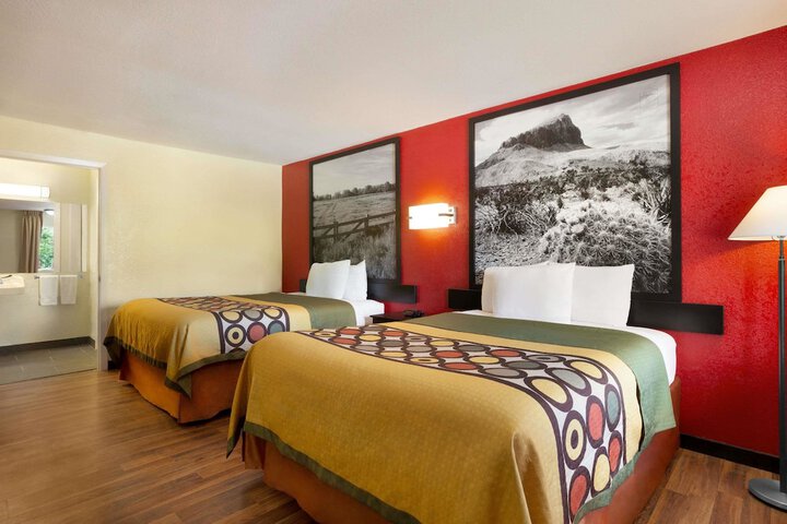 2 Queen Beds (2 of 11)