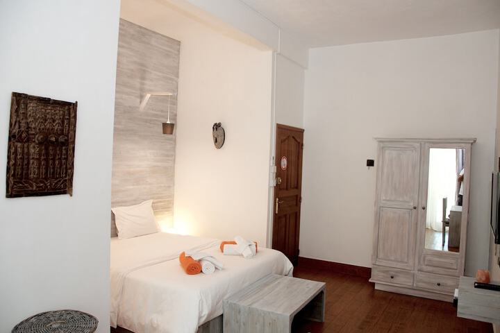Room 37 of 74