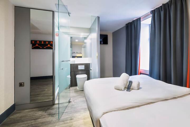 Room 34 of 105