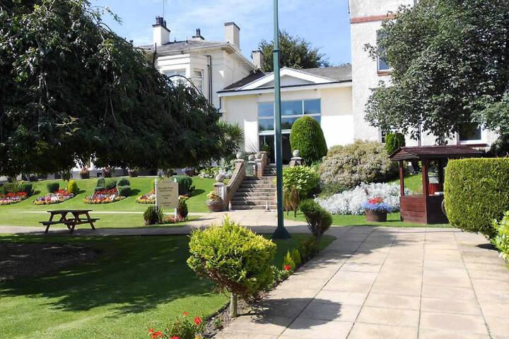 Hotel Entry