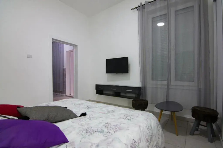 Room 4 of 7