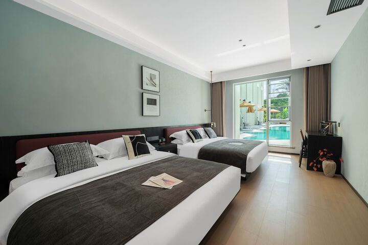 Room 10 of 80