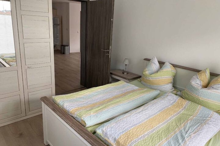 Room 4 of 28